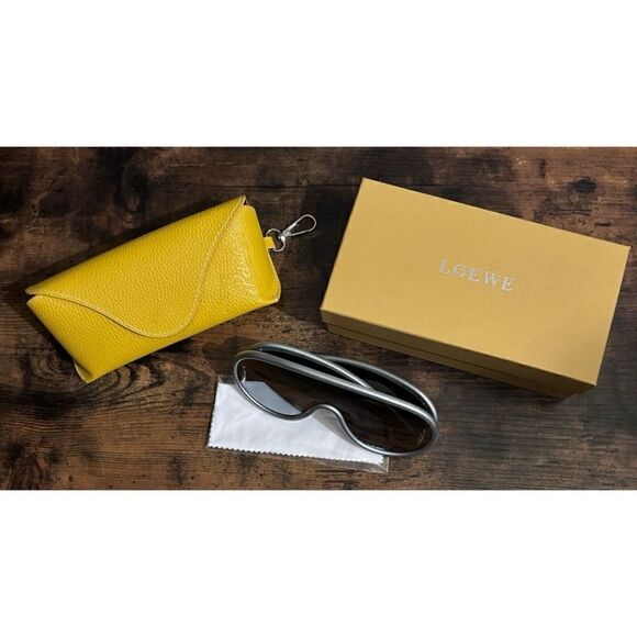 LOEWE 
Mirrored nylon mask sunglasses in Silver NWB - Picture 4 of 10